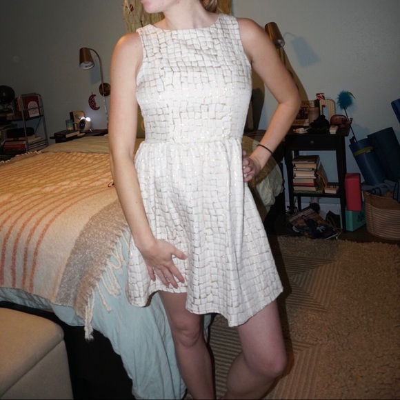 White and METALLIC GOLD open back dress 👸 - Picture 5 of 8